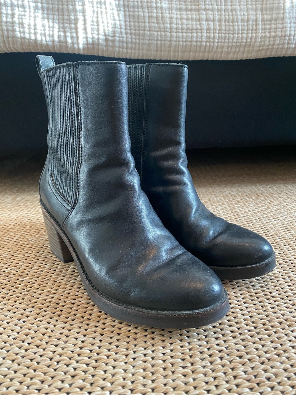 Ugg Women's Black Leather Ankle Boots - Classic Heel Chelsea Style